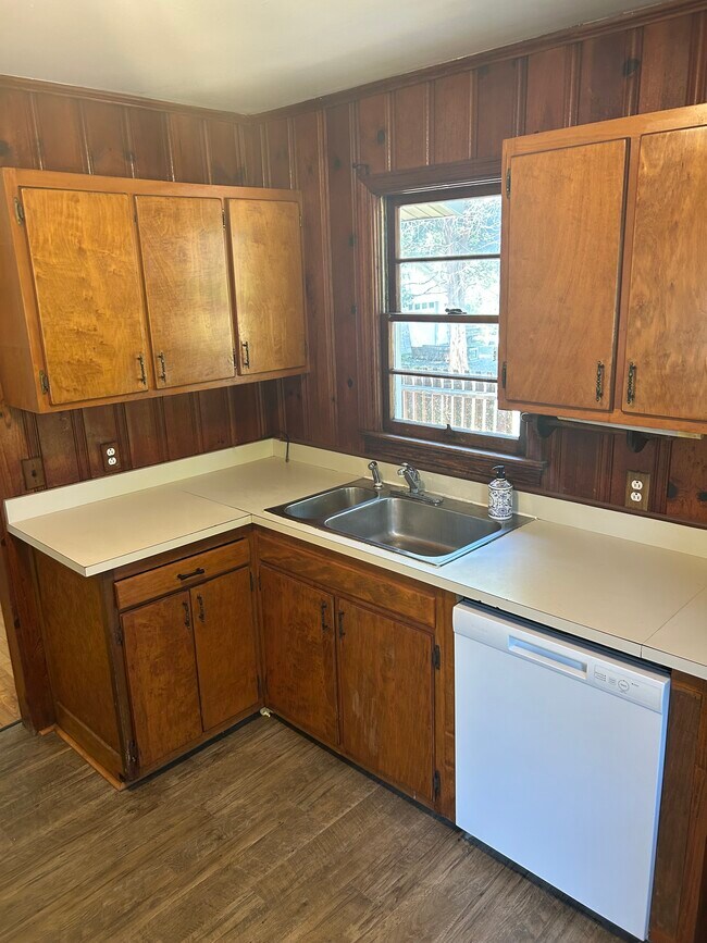 Building Photo - 360 Aiken Rd