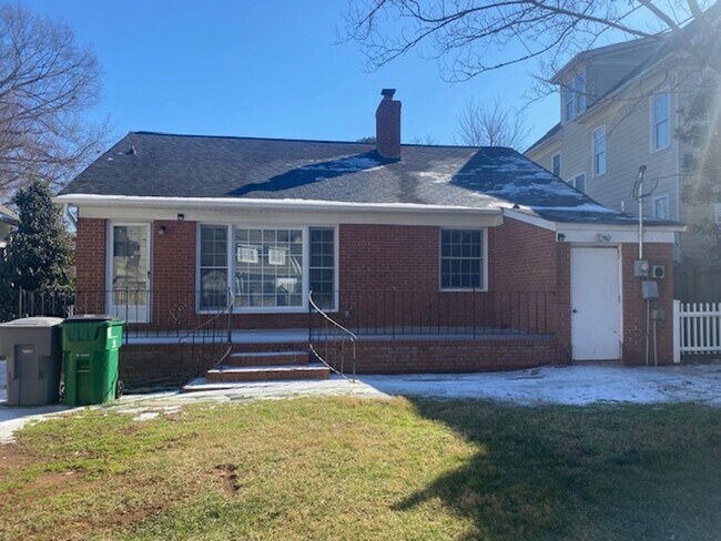 Building Photo - 1/2 MONTH FREE! ?Cotswold- 3 bed,2 bath, Hardwood floors