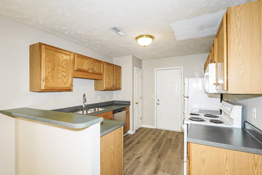 Building Photo - 1318 Eastwoods Dr