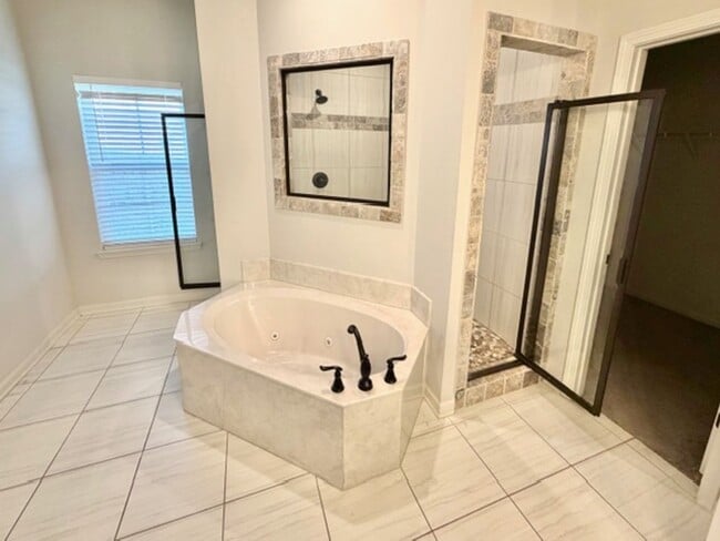 Building Photo - MiskellyDrive1521