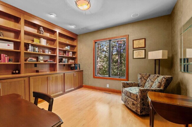 Building Photo - Luxurious 5-Bed Sanctuary with Scenic View...
