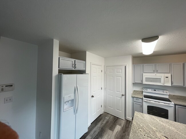 Building Photo - 4 Bd 3 Bath Home in Lehi