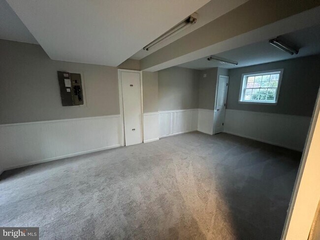 Building Photo - 2821 Southview Rd