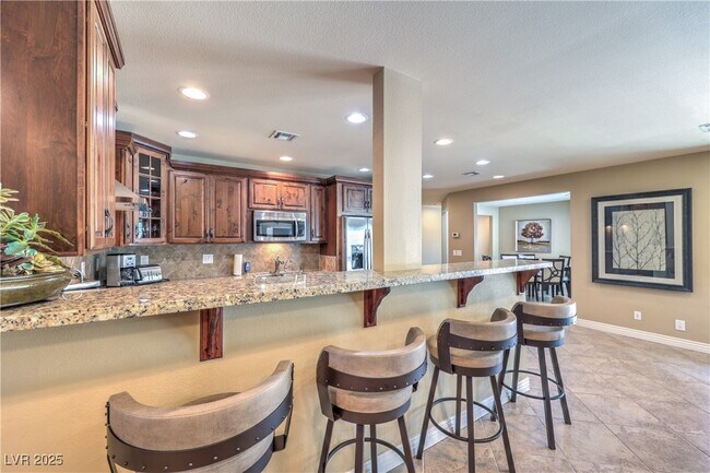 Building Photo - 2701 Alta Dr