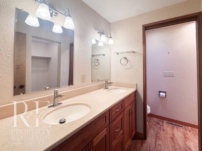 Building Photo - Vaulted 2-Bed Home with Scenic Views, Gas Fireplace & Oversized Deck