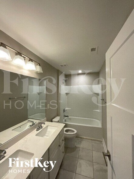 Building Photo - 1880 Tacoma Wy.