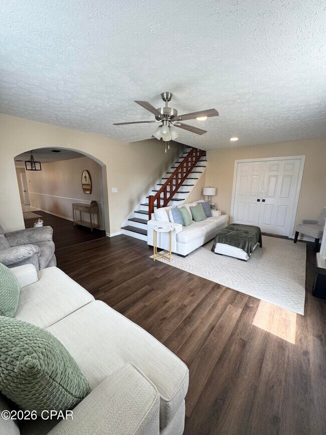 Building Photo - 1416 N Gray Ave