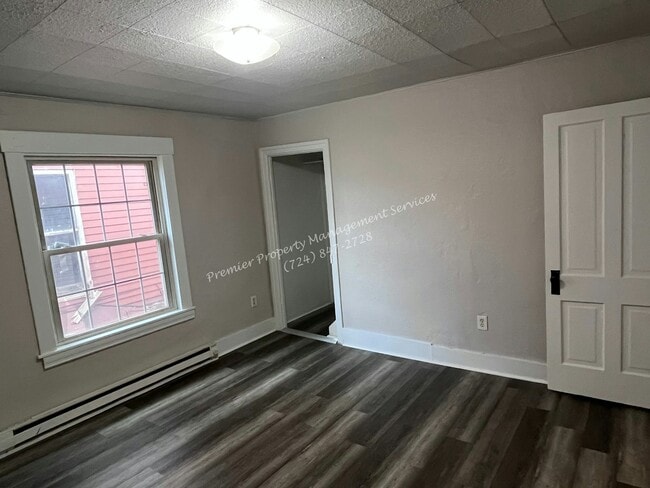 Building Photo - 1123 6th Ave