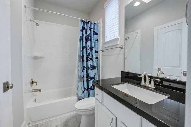 Building Photo - 253 W 27th St