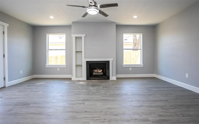 Building Photo - 1803 W Hull St