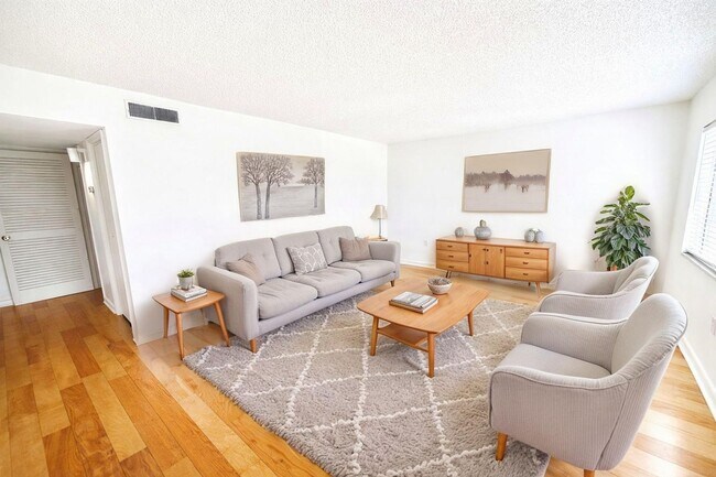 Building Photo - 2505 N Alafaya Trail