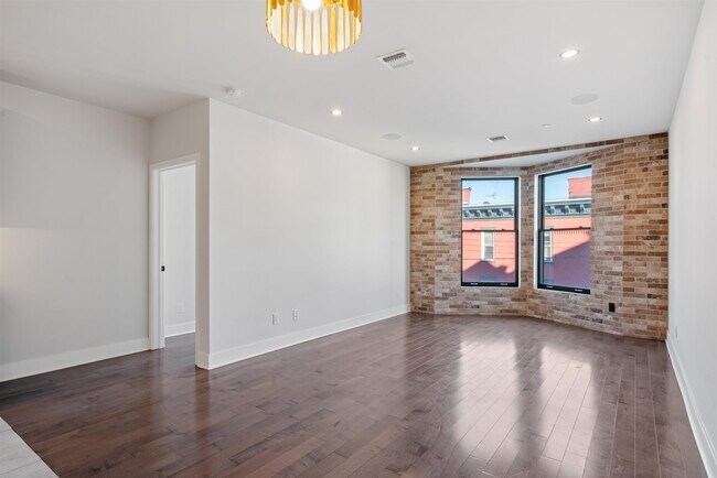Building Photo - 227 4th St