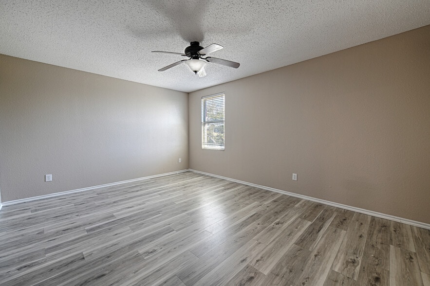 Building Photo - 5909 Thoroughbred Trl