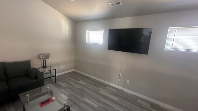 Building Photo - 123 9th Ave