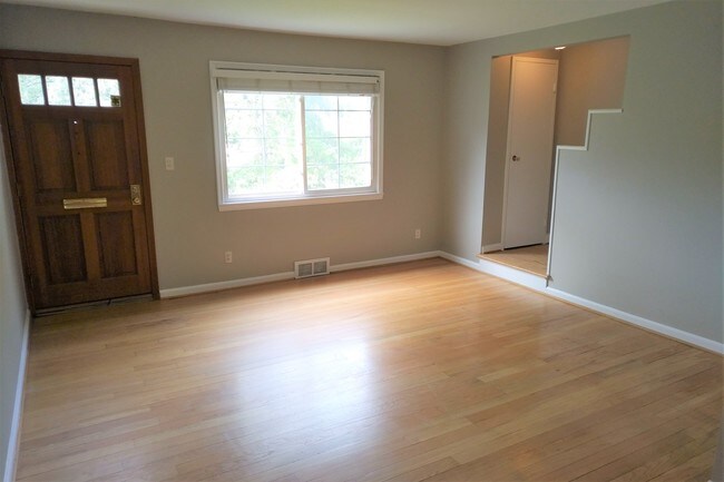 Front Room - 712 Graefield Ct