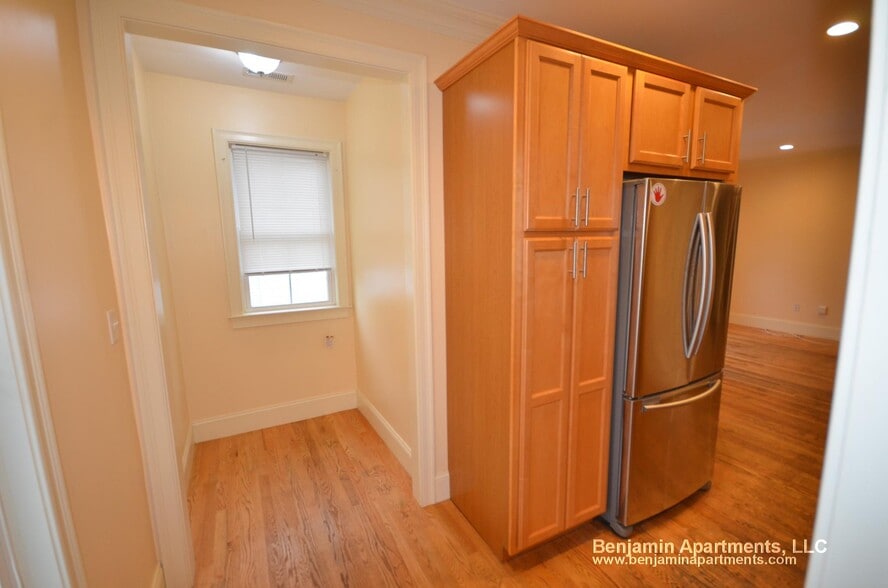Building Photo - 27 Lothrop St