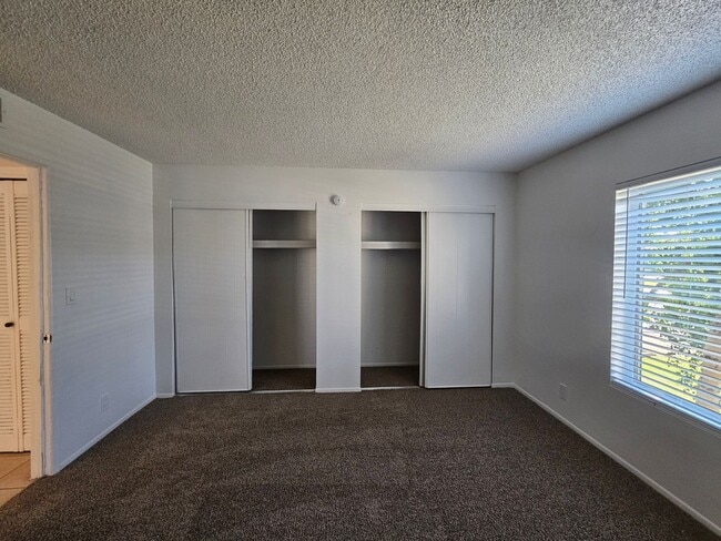 Building Photo - $500 Off First Month! 2 Bed 2 Bath Condo Near Dobson & University with In-Unit W/D
