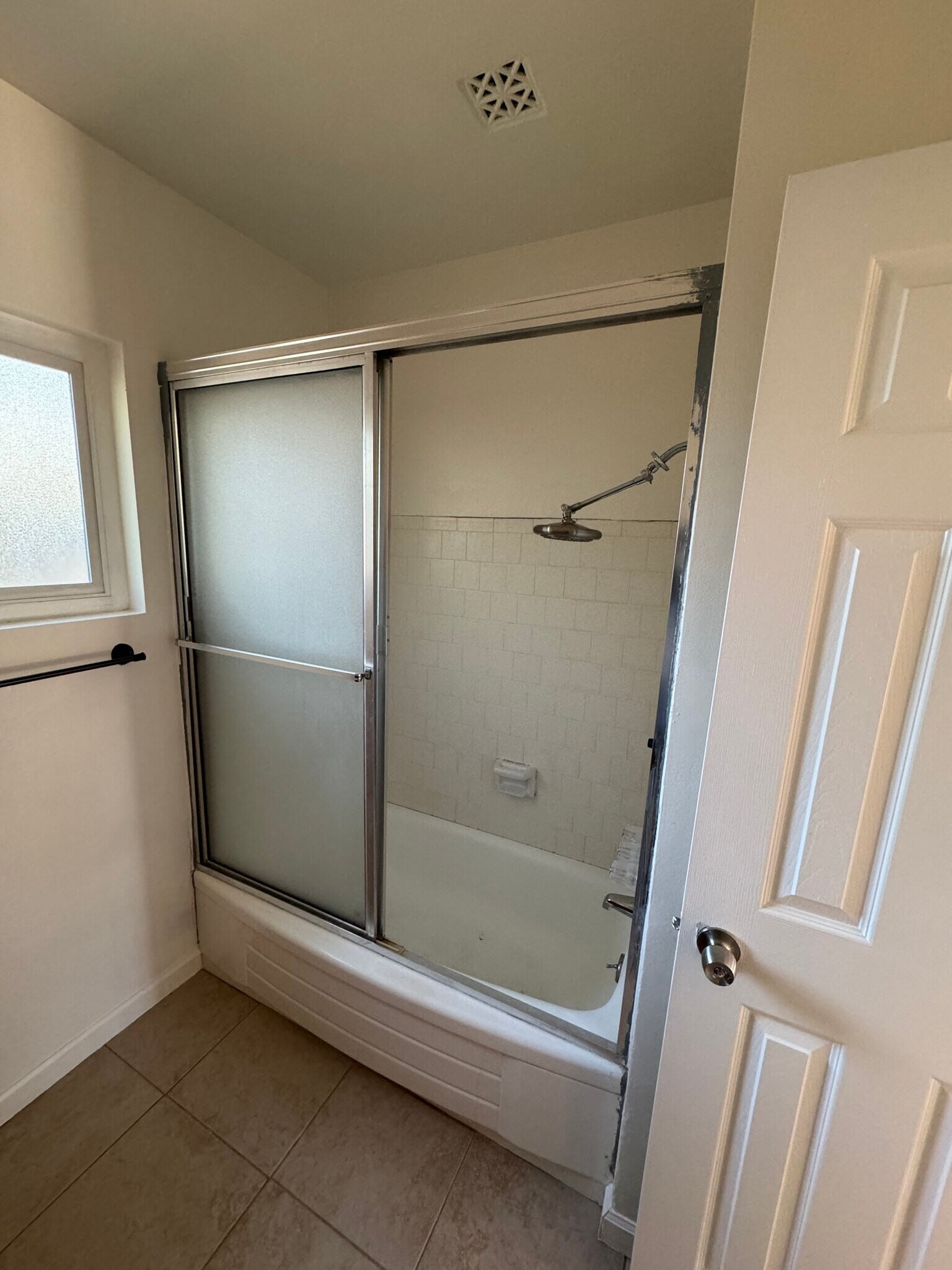 Building Photo - 831 W Walnut Ave