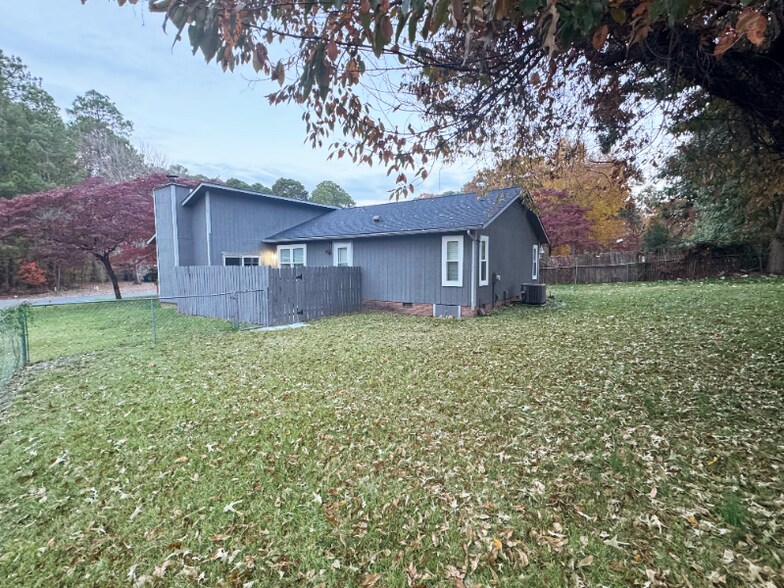 Building Photo - 599 Moriston Rd