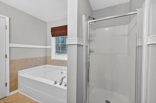 Building Photo - 155 W River Bend Dr
