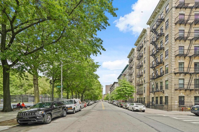 Building Photo - 305 W 150th St