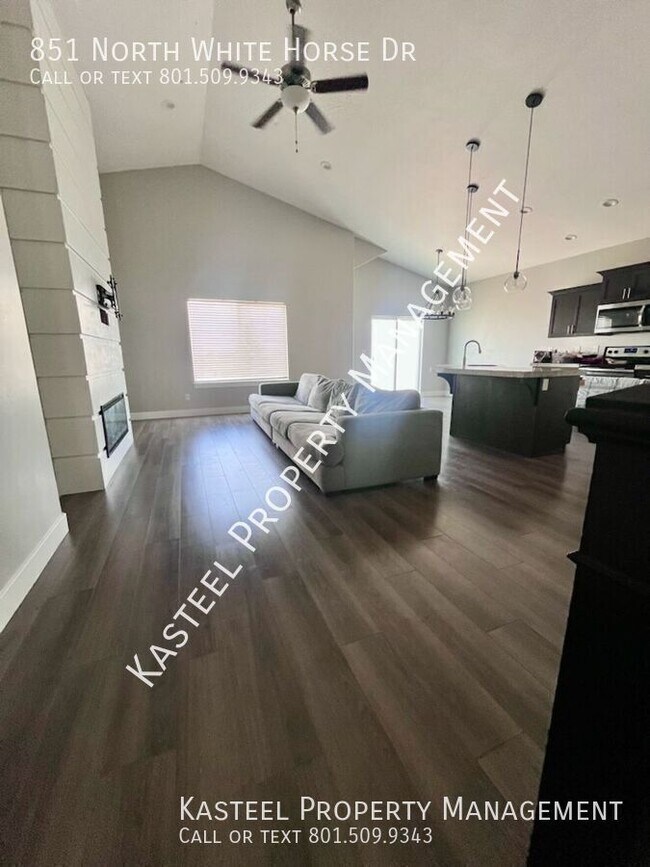 Building Photo - 851 White Horse Dr