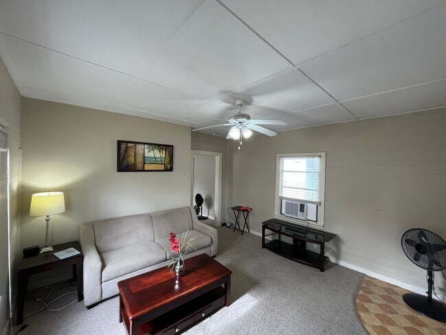 Building Photo - Furnished Downtown Mid Term Rental near East Hill