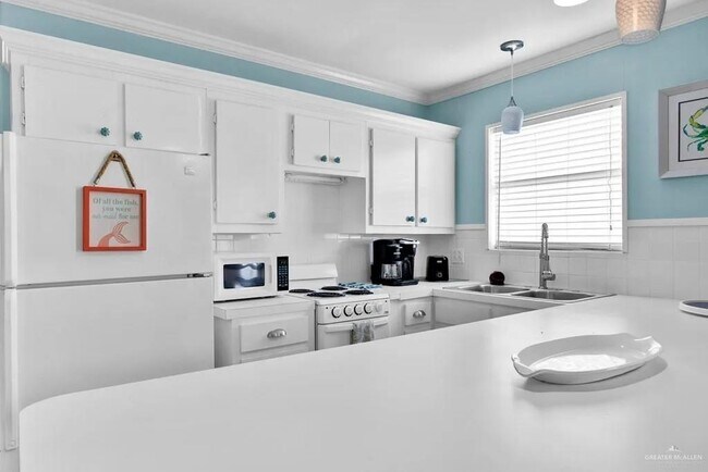 Building Photo - 19 W Gardenia St