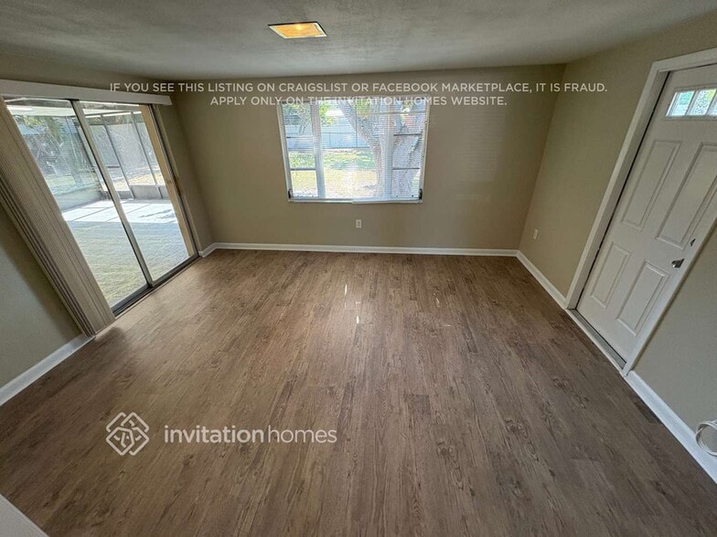 Building Photo - 2310 Sandrala Dr