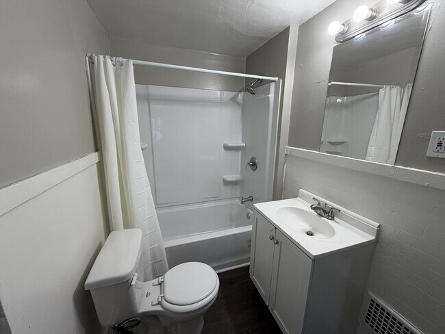 Building Photo - 3944 Revere Dr