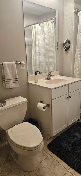 Building Photo - 2201 Village Ln