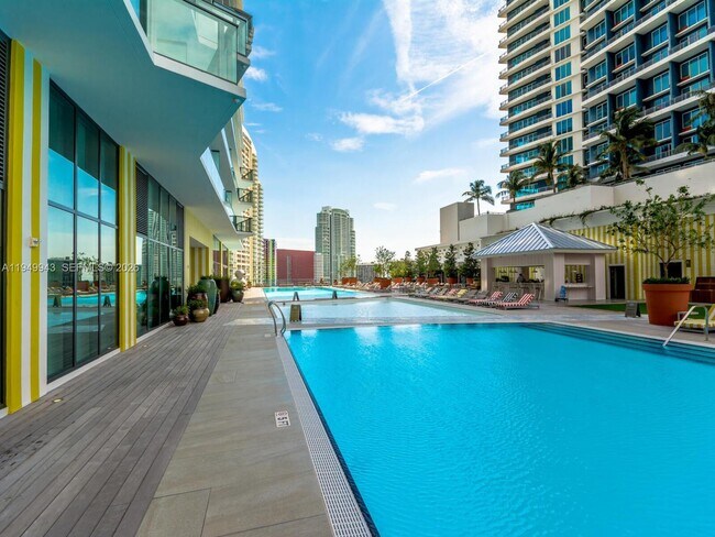 Building Photo - 1300 S Miami Ave