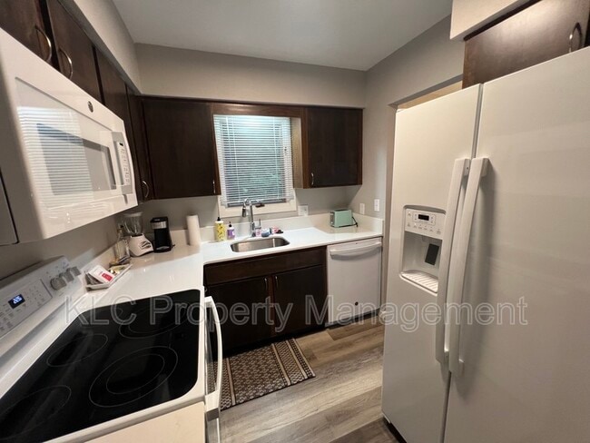 Building Photo - 3805 Maquoketa Dr