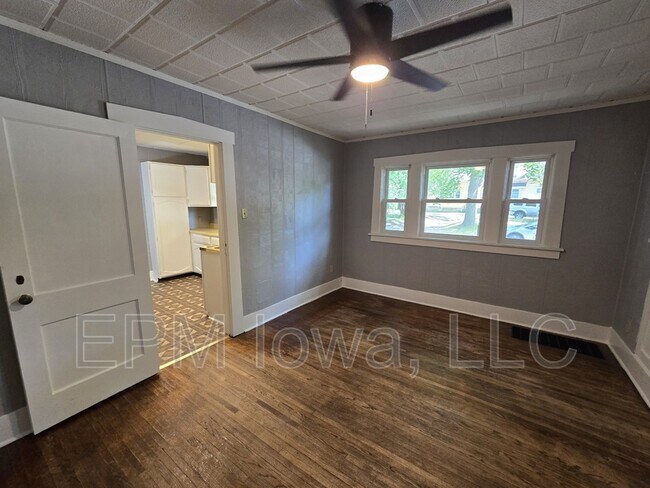 Building Photo - 543 Sumner St