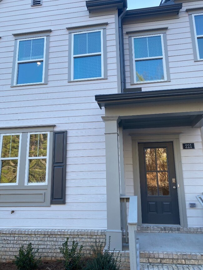 Building Photo - Modern 3-Story Townhome Near Woodstock High & Middle School