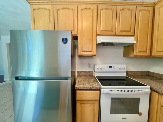Building Photo - Duplex available in Little Saigon!