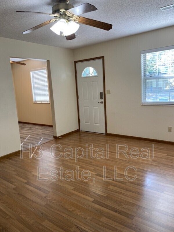 Building Photo - 529 Wood Thrush St