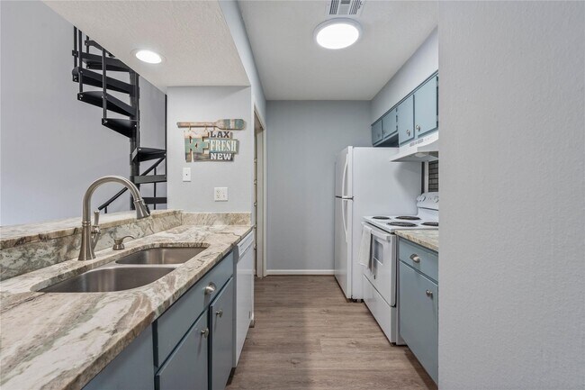 Primary Photo - 12500 Melville Dr