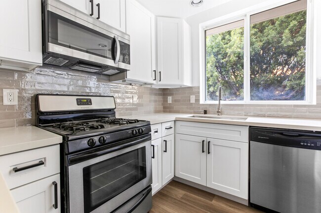 New microwave, fridge, cabinets...etc. - 900 S Harvard Blvd