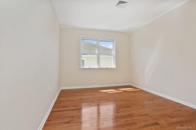 Building Photo - 160 Lakeview Ave