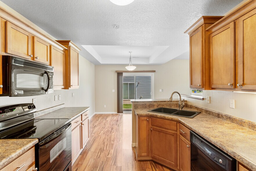 Building Photo - 1593 Burr Dr