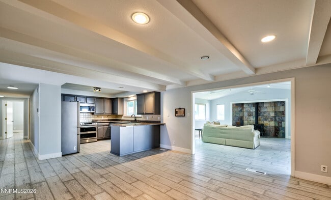 Building Photo - 12310 S Hills Dr