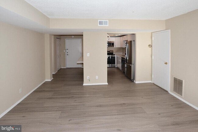 Building Photo - 7621 Provincial Dr