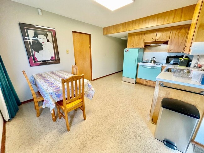 Building Photo - Charming lower level of home