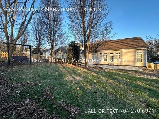 Building Photo - 8900 Hadco Ln