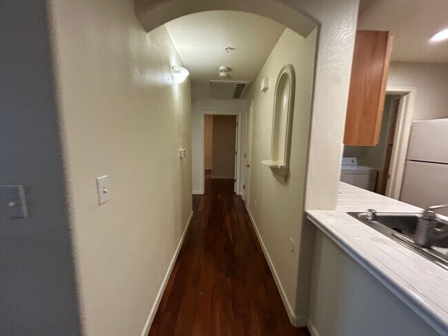 Building Photo - Nice condo located in Balboa Park. Water/Sewer/Garbage included