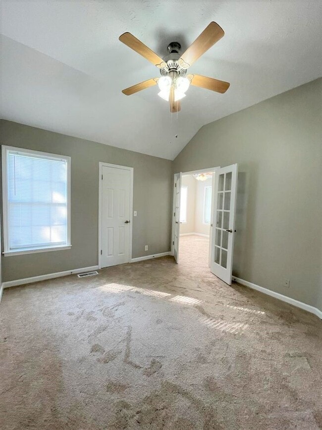Building Photo - 2 Bedroom Condo in Beautiful Location