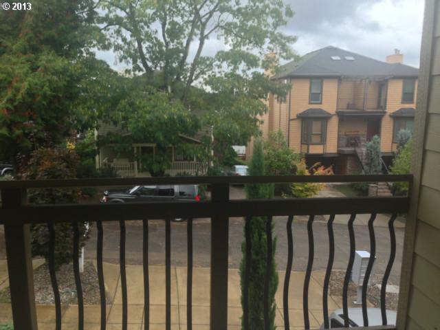 Building Photo - Beautiful Townhome! Flawless Location!