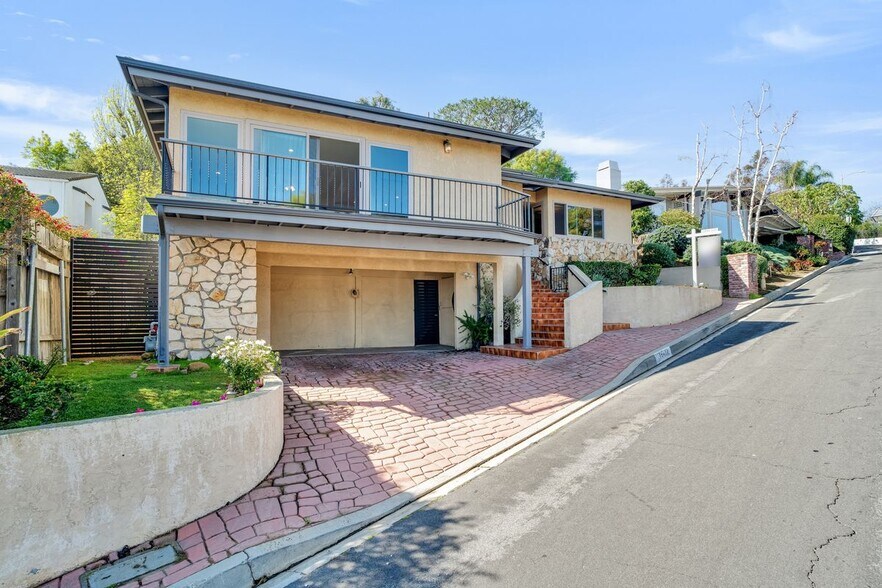 Building Photo - 15470 Longbow Dr