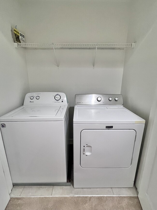 Building Photo - 302 Cherry Way